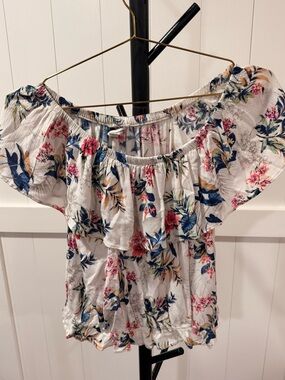 American Eagle Outfitters White Floral Off-Shoulder Crop Top